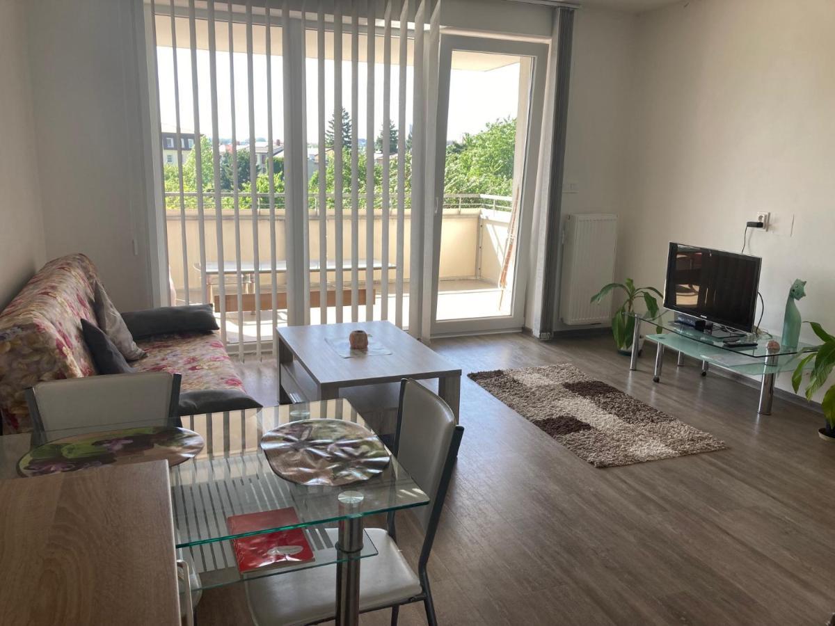 Apartman Edita - Byt S Terasou A Parkovacim Stanim, Topolova, Olomouc Leilighet Eksteriør bilde