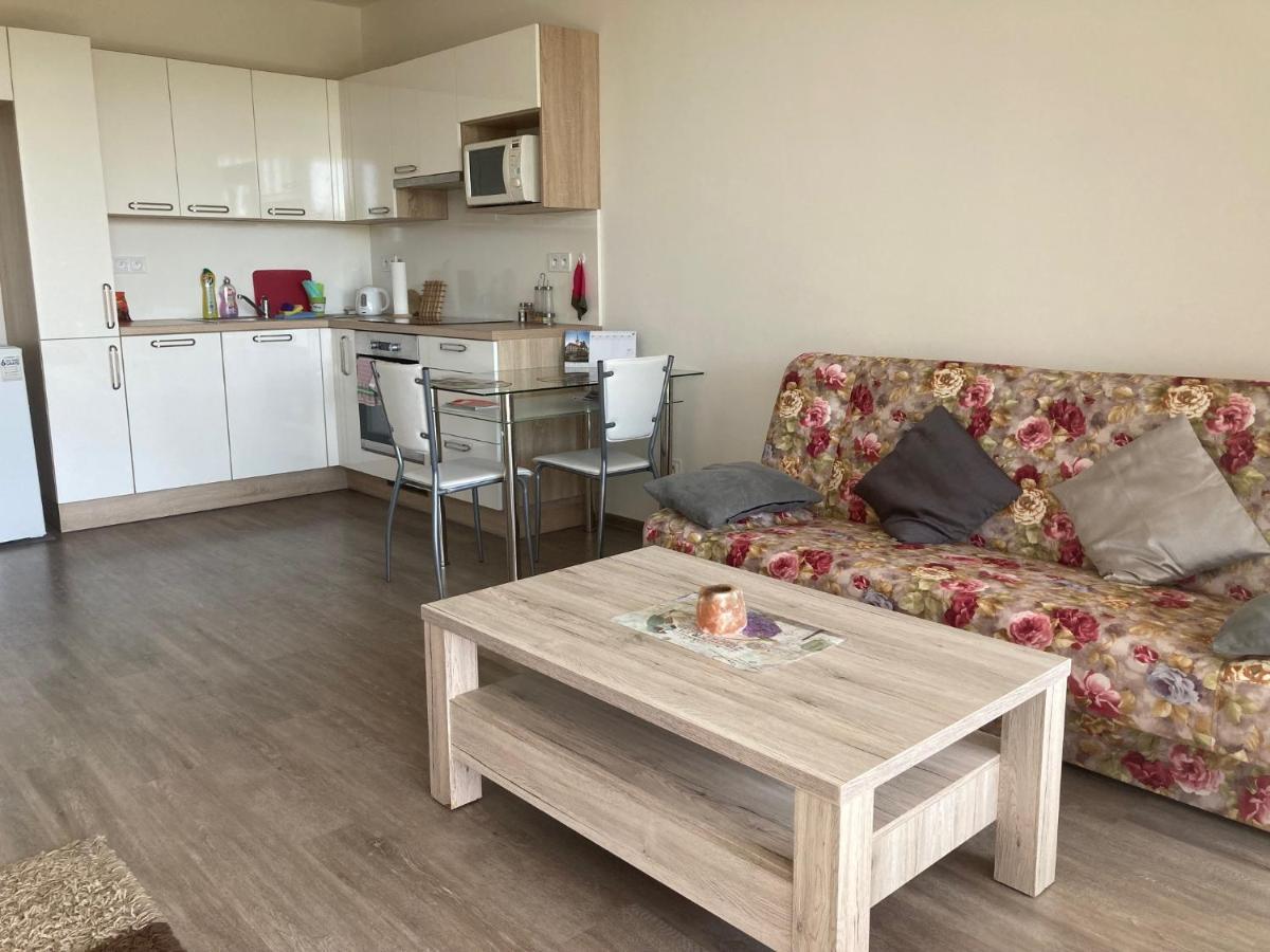 Apartman Edita - Byt S Terasou A Parkovacim Stanim, Topolova, Olomouc Leilighet Eksteriør bilde