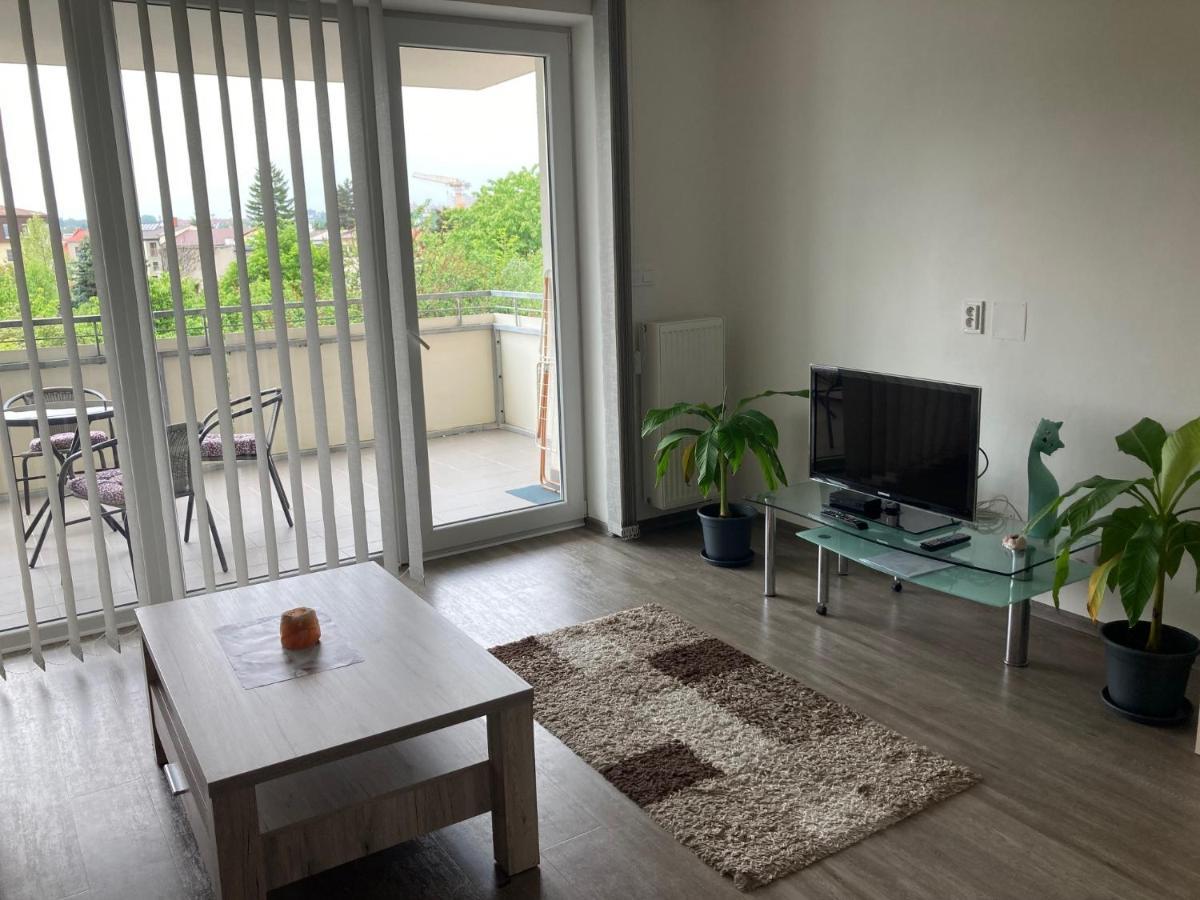 Apartman Edita - Byt S Terasou A Parkovacim Stanim, Topolova, Olomouc Leilighet Eksteriør bilde