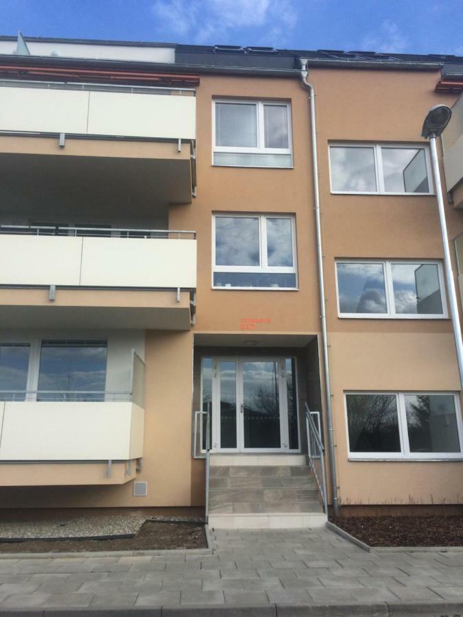 Apartman Edita - Byt S Terasou A Parkovacim Stanim, Topolova, Olomouc Leilighet Eksteriør bilde