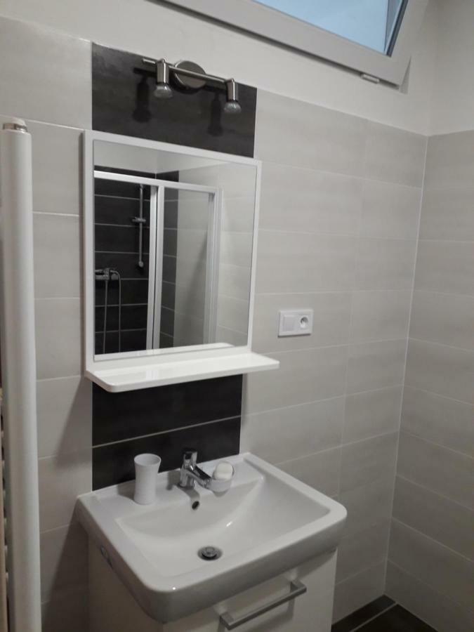 Apartman Edita - Byt S Terasou A Parkovacim Stanim, Topolova, Olomouc Leilighet Eksteriør bilde